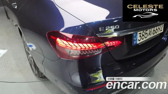 MERCEDES BENZ E-Classe W213 E250 Avantgarde 2022 — photo 9 sur 39
