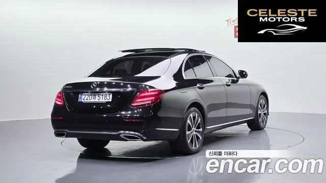 MERCEDES BENZ E-Classe W213 E300e Exclusive 2019 — photo 2 sur 33