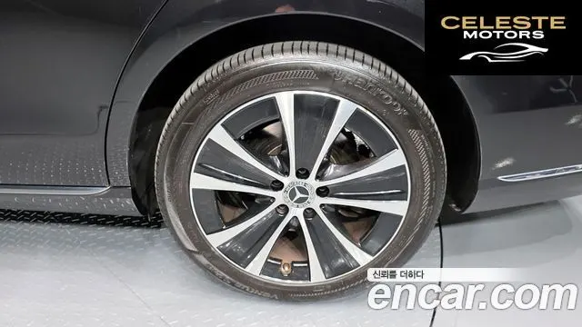 MERCEDES BENZ E-Classe W213 E300e Exclusive 2019 — photo 7 sur 33