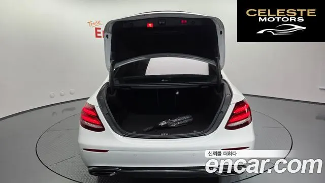 MERCEDES BENZ E-Classe W213 E300 4MATIC Exclusive 2019 — photo 33 sur 34