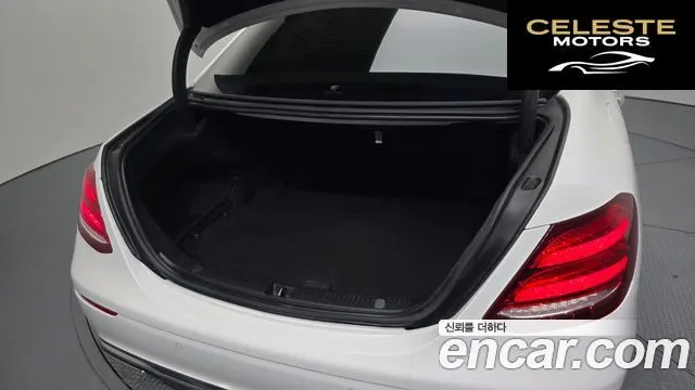 MERCEDES BENZ E-Classe W213 E200 Avantgarde 2018 — photo 32 sur 32