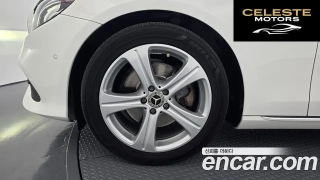 MERCEDES BENZ E-Classe W213 E200 Avantgarde 2018 — photo 5 sur 32