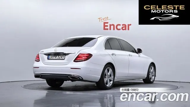 MERCEDES BENZ E-Classe W213 E200 Avantgarde 2018 — photo 2 sur 32