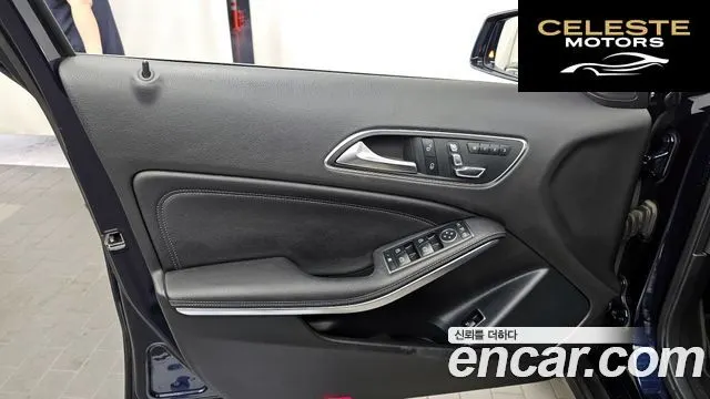 MERCEDES BENZ GLA-Classe X156 GLA220 2018 — photo 13 sur 33