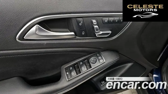MERCEDES BENZ GLA-Classe X156 GLA220 2018 — photo 15 sur 33