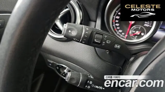MERCEDES BENZ GLA-Classe X156 GLA220 2018 — photo 22 sur 33