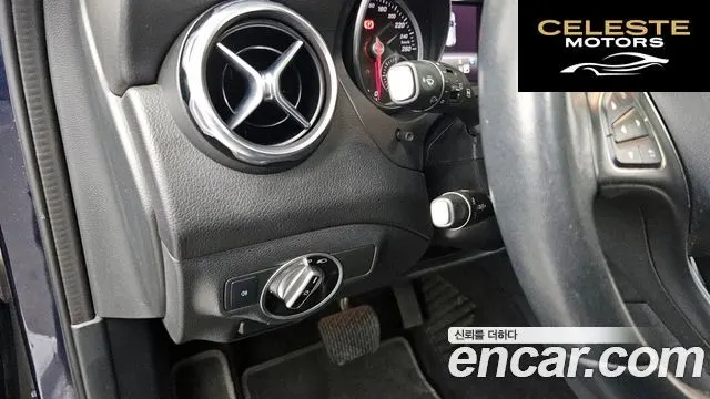 MERCEDES BENZ GLA-Classe X156 GLA220 2018 — photo 27 sur 33