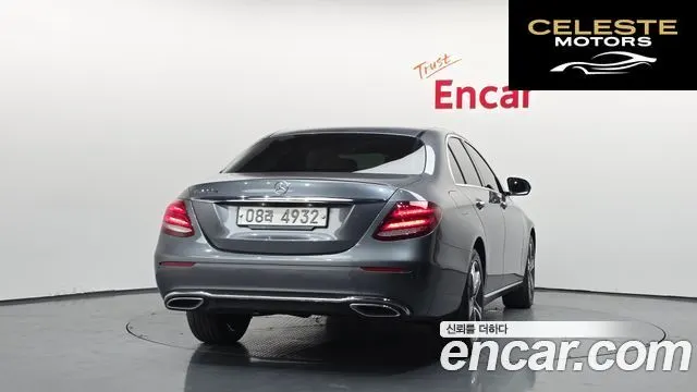 MERCEDES BENZ E-Classe W213 E220d Avantgarde 2019 — photo 4 sur 33