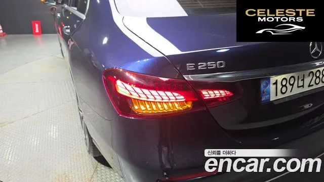 MERCEDES BENZ E-Classe W213 E250 Avantgarde 2022 — photo 9 sur 38