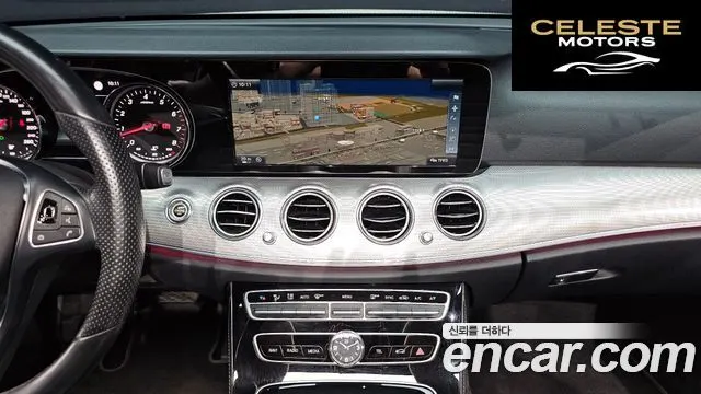 MERCEDES BENZ E-Classe W213 E200 Avantgarde 2017 — photo 12 sur 20