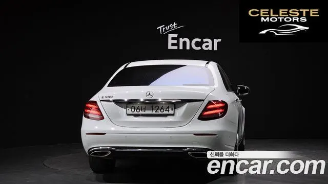 MERCEDES BENZ E-Classe W213 E200 Avantgarde 2017 — photo 4 sur 20