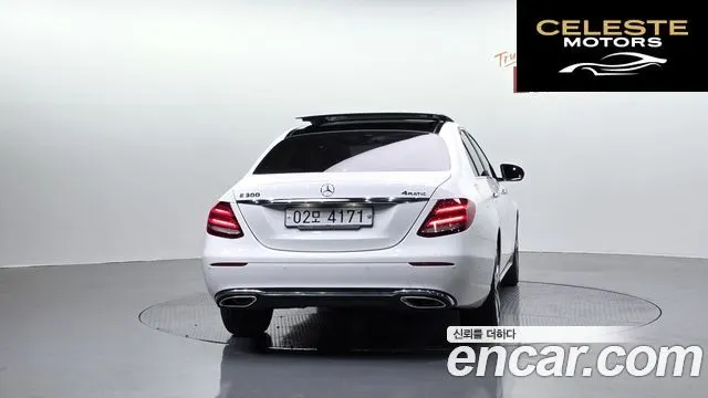 MERCEDES BENZ E-Classe W213 E300 4MATIC Avantgarde 2017 — photo 4 sur 20