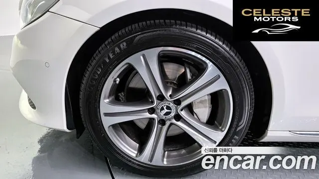 MERCEDES BENZ E-Classe W213 E300 4MATIC Avantgarde 2017 — photo 5 sur 20