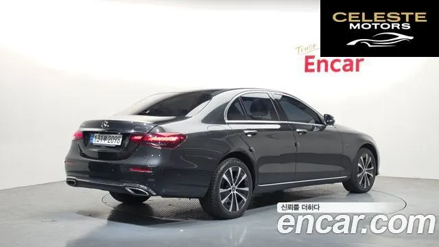 MERCEDES BENZ E-Classe W213 E300e 4MATIC Exclusive 2021 — photo 2 sur 32