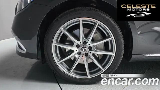 MERCEDES BENZ E-Classe W213 E300e 4MATIC Exclusive 2022 — photo 5 sur 33