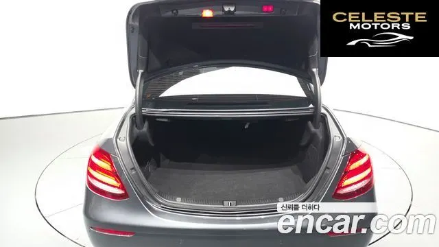 MERCEDES BENZ E-Classe W213 E220d 4MATIC Exclusive 2019 — photo 26 sur 32