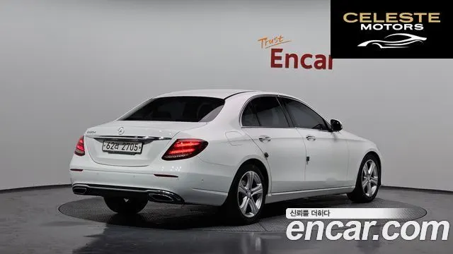 MERCEDES BENZ E-Classe W213 E220d Avantgarde 2017 — photo 2 sur 20
