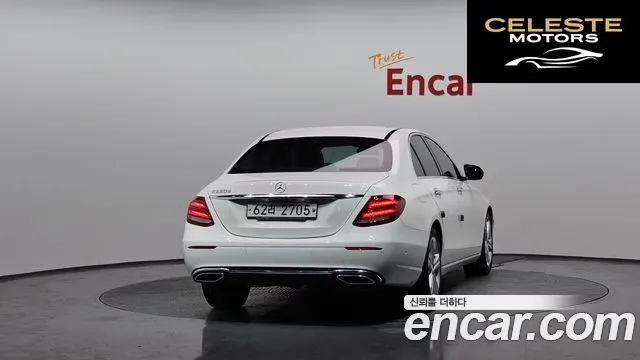 MERCEDES BENZ E-Classe W213 E220d Avantgarde 2017 — photo 4 sur 20