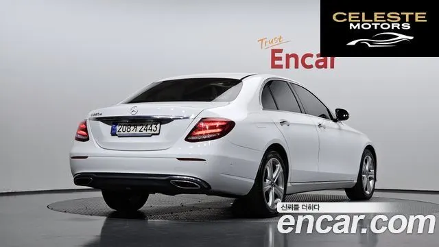 MERCEDES BENZ E-Classe W213 E220d Avantgarde 2018 — photo 2 sur 31