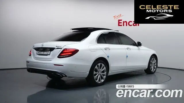 MERCEDES BENZ E-Classe W213 E300 4MATIC Exclusive 2017 — photo 2 sur 20