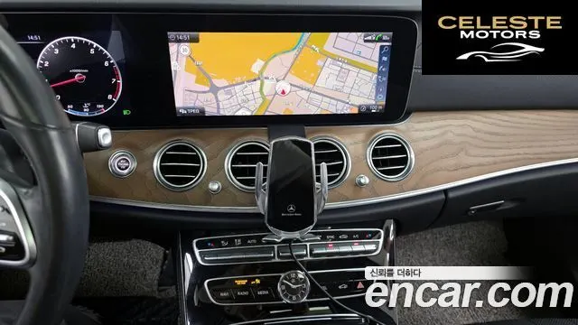 MERCEDES BENZ E-Classe W213 E300 4MATIC Exclusive 2020 — photo 20 sur 36