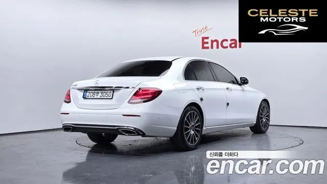 MERCEDES BENZ E-Classe W213 E200 Avantgarde 2017 — photo 2 sur 26