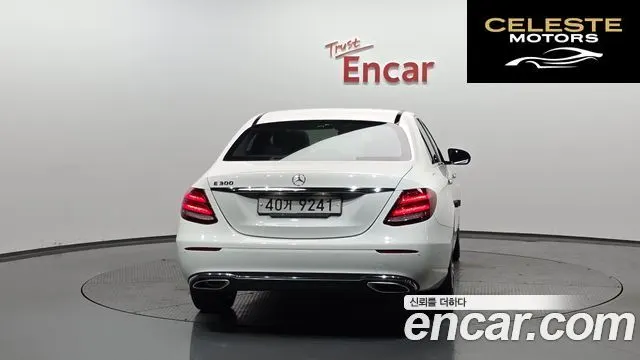 MERCEDES BENZ E-Classe W213 E300 Avantgarde 2017 — photo 3 sur 32