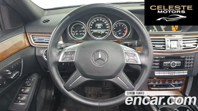 MERCEDES BENZ E-Classe W212 E300 2014 — photo 13 sur 26
