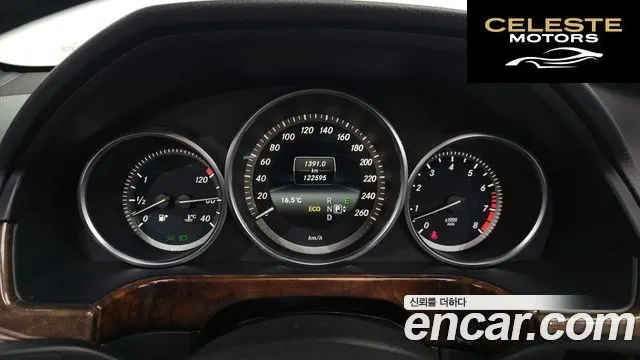 MERCEDES BENZ E-Classe W212 E300 2014 — photo 8 sur 26