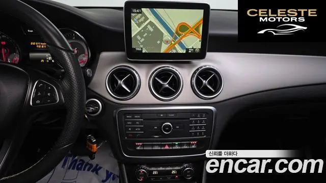 MERCEDES BENZ GLA-Classe X156 GLA200 d 2016 — photo 13 sur 20
