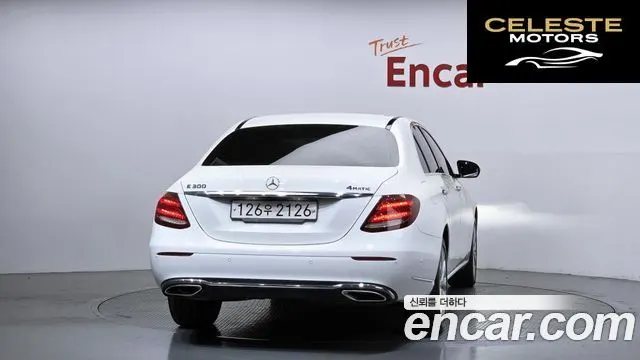 MERCEDES BENZ E-Classe W213 E300 4MATIC Exclusive 2018 — photo 4 sur 26