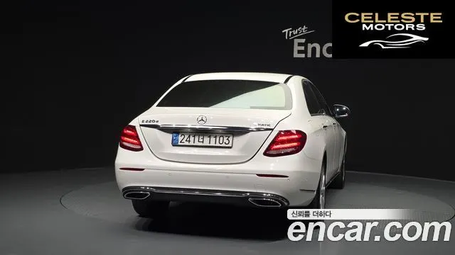 MERCEDES BENZ E-Classe W213 E220d 4MATIC Exclusive 2017 — photo 4 sur 20