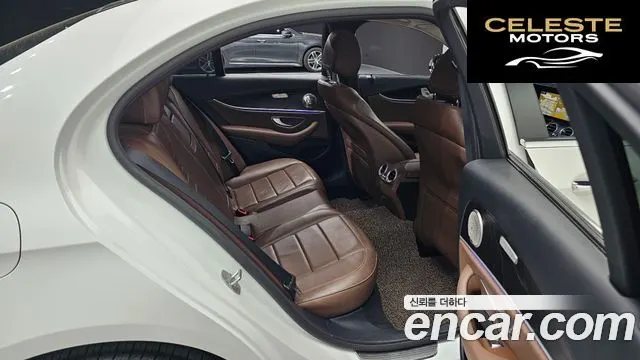 MERCEDES BENZ E-Classe W213 E300 4MATIC Avantgarde 2017 — photo 11 sur 26