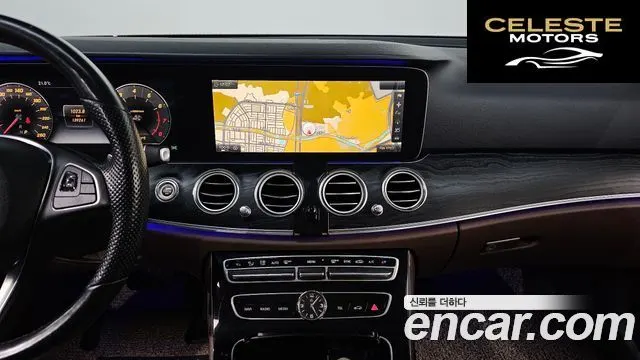 MERCEDES BENZ E-Classe W213 E300 4MATIC Avantgarde 2017 — photo 16 sur 26