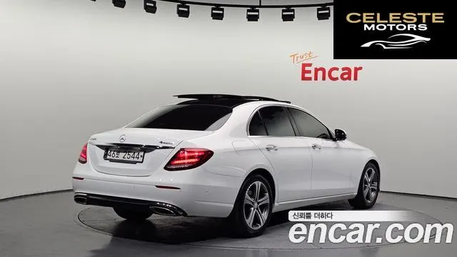 MERCEDES BENZ E-Classe W213 E300 4MATIC Avantgarde 2017 — photo 2 sur 26