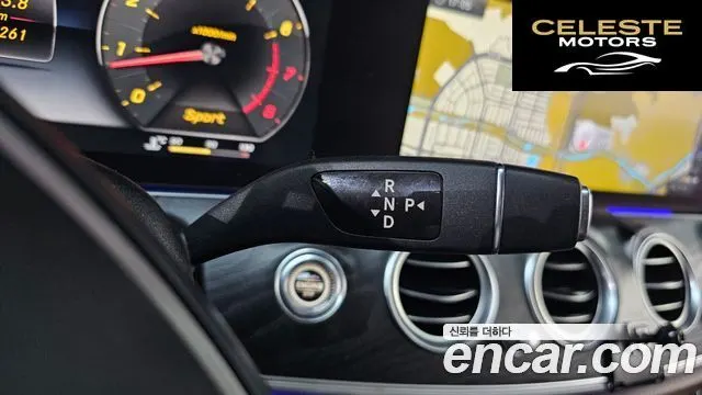 MERCEDES BENZ E-Classe W213 E300 4MATIC Avantgarde 2017 — photo 9 sur 26
