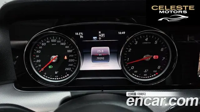 MERCEDES BENZ E-Classe W213 E300 Avantgarde 2019 — photo 8 sur 20