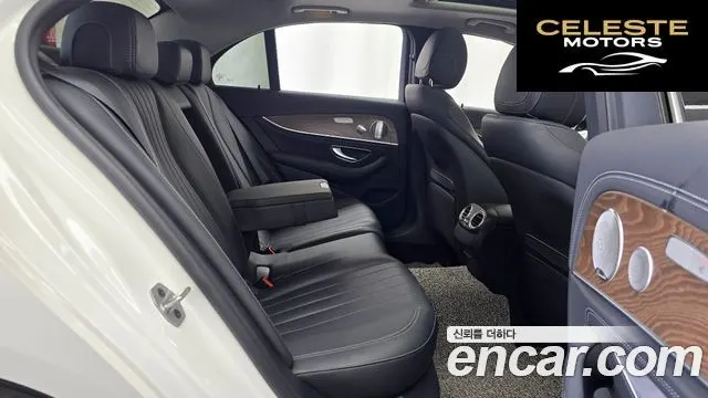 MERCEDES BENZ E-Classe W213 E300 4MATIC Exclusive 2020 — photo 18 sur 36