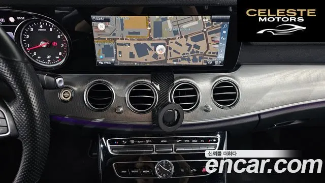 MERCEDES BENZ E-Classe W213 E200 Avantgarde 2017 — photo 14 sur 20