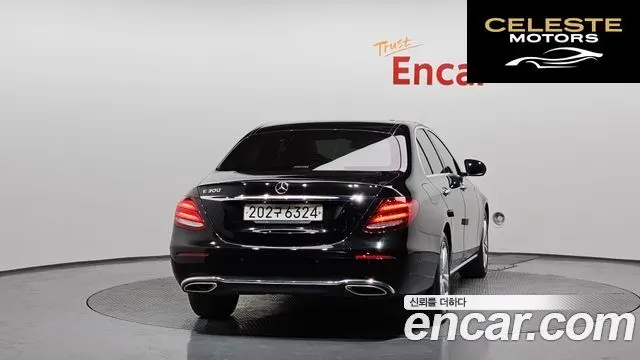MERCEDES BENZ E-Classe W213 E200 Avantgarde 2017 — photo 4 sur 20