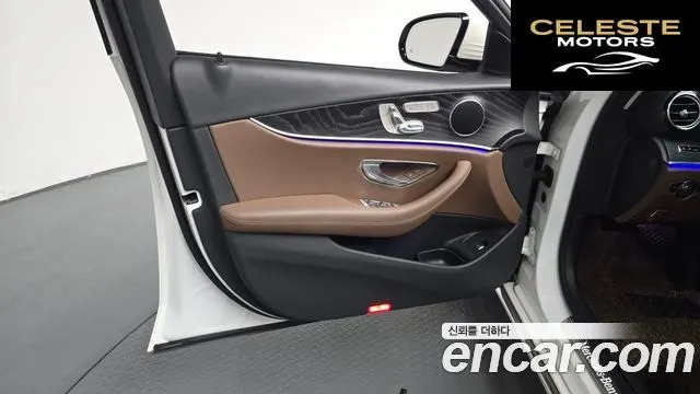 MERCEDES BENZ E-Classe W213 E300 4MATIC Avantgarde 2017 — photo 31 sur 34