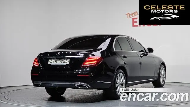 MERCEDES BENZ E-Classe W213 E220d 4MATIC Exclusive 2019 — photo 2 sur 20