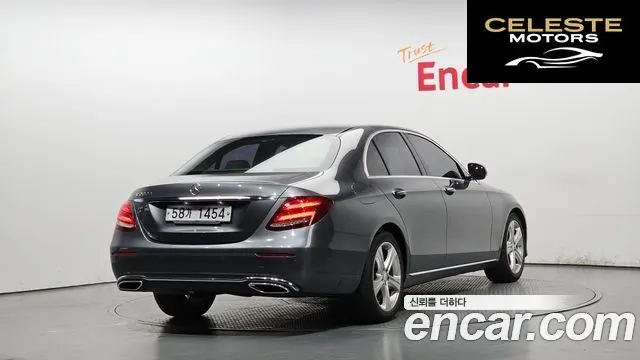 MERCEDES BENZ E-Classe W213 E220d Avantgarde 2017 — photo 2 sur 20