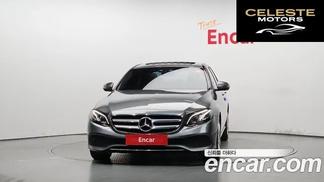 MERCEDES BENZ E-Classe W213 E220d Avantgarde 2017 — photo 3 sur 20
