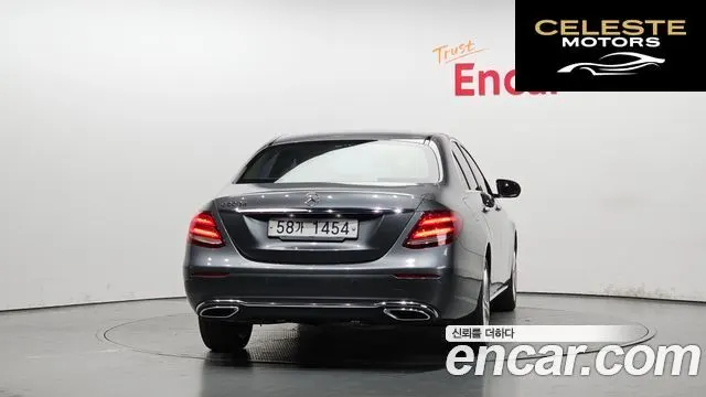 MERCEDES BENZ E-Classe W213 E220d Avantgarde 2017 — photo 4 sur 20