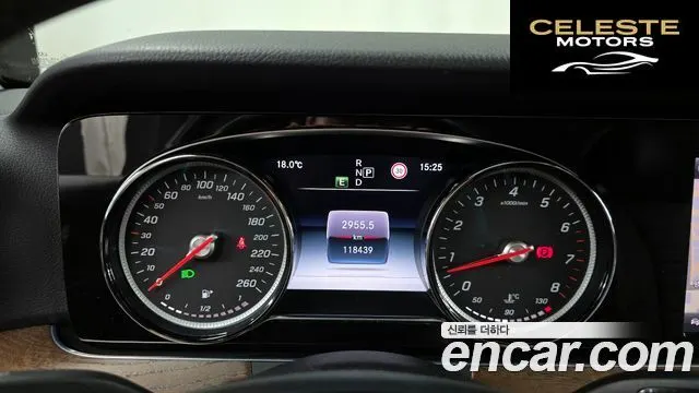 MERCEDES BENZ E-Classe W213 E300 4MATIC Exclusive 2018 — photo 11 sur 30