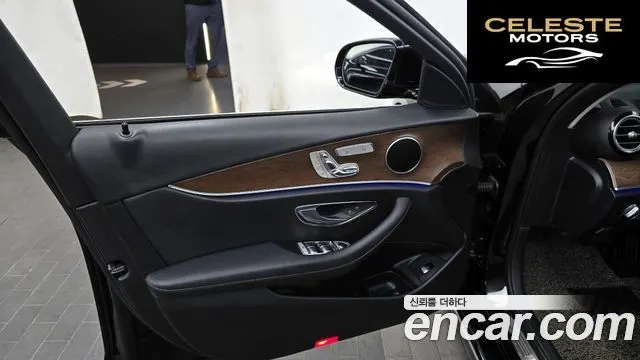 MERCEDES BENZ E-Classe W213 E300 4MATIC Exclusive 2018 — photo 14 sur 30