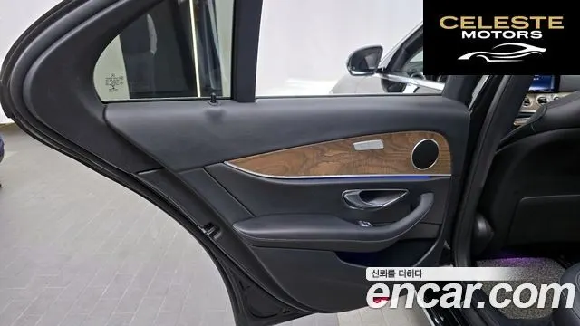MERCEDES BENZ E-Classe W213 E300 4MATIC Exclusive 2018 — photo 15 sur 30