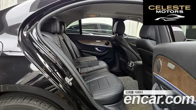 MERCEDES BENZ E-Classe W213 E300 4MATIC Exclusive 2018 — photo 17 sur 30