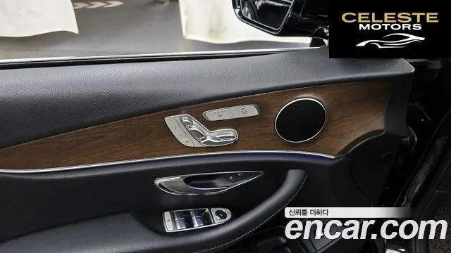 MERCEDES BENZ E-Classe W213 E300 4MATIC Exclusive 2018 — photo 24 sur 30